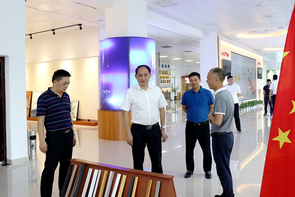 縣長馬吉云赴企業(yè)開展“送政策、解難題、優(yōu)服務(wù)”活動